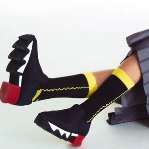 🔥iRi Stylish Black and Red Women's Slip-On Shoes new in box Sz 6 W new